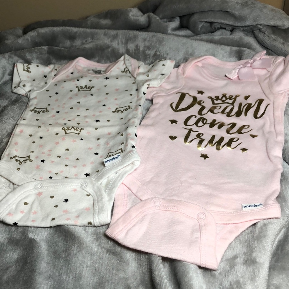 Like New Gerber- Organic Cotton. 2 pcs Size 0-3 months